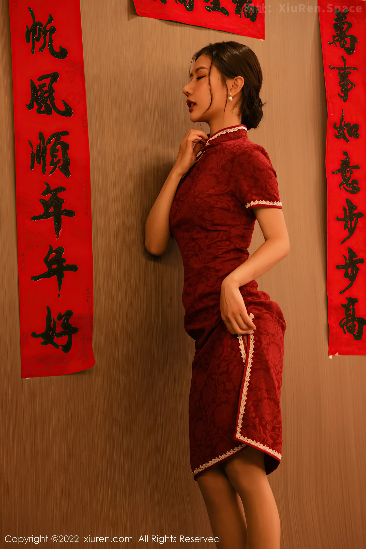图片[5]-[XiuRen秀人网]VOL.4508 模特尹甜甜新年主题红色韵味旗袍半脱露豪乳遮点极致诱惑写真50P-秀人网官方网站